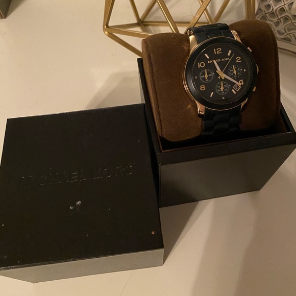 Michael Kors Watch - Picture 2 of 8